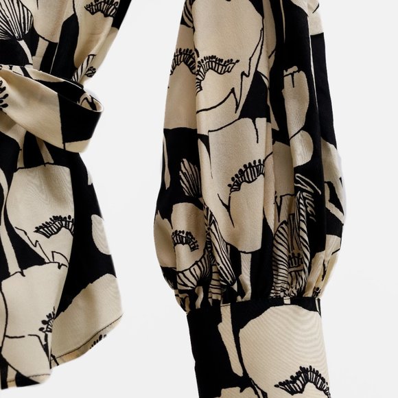 Gucci Black and White Floral Silk Blouse - Picture 8 of 16